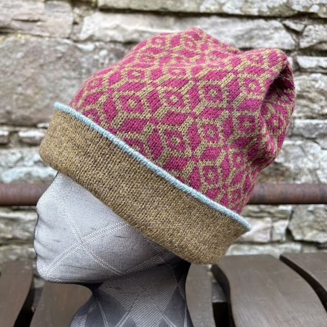 Handframed Knitwear Beanie - Berry